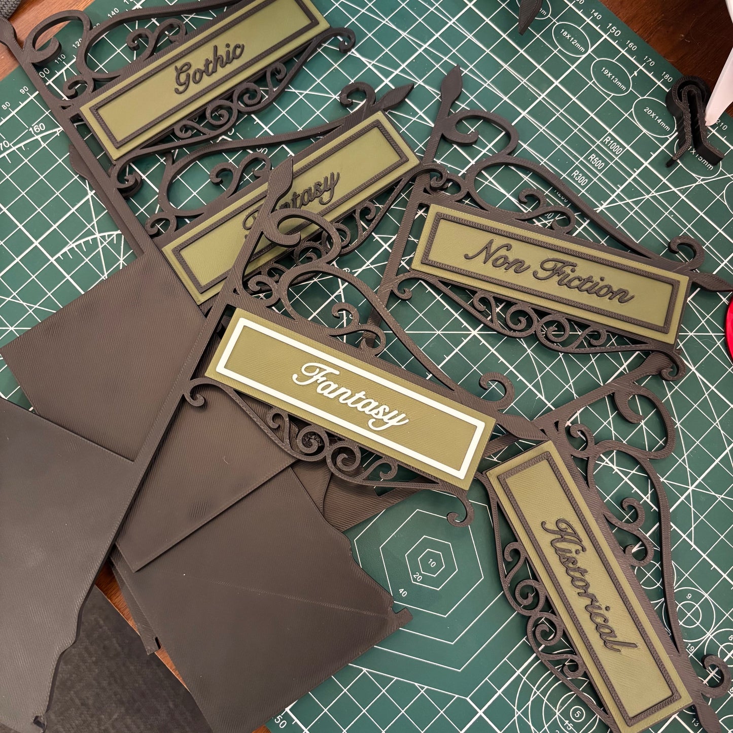 Bookish divider
